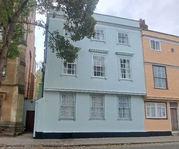 69 Holywell Street