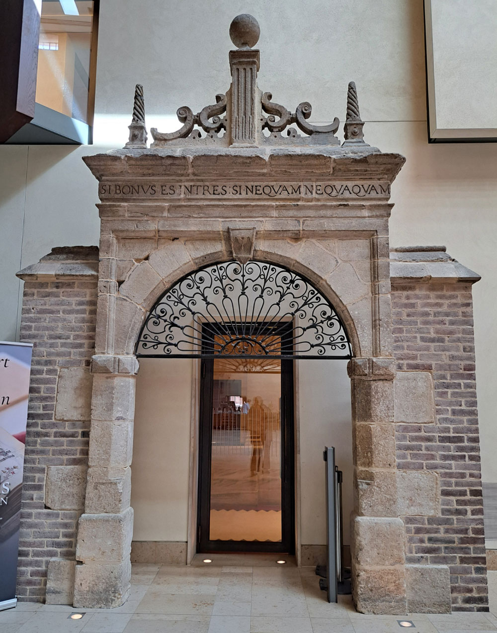 The whole archway